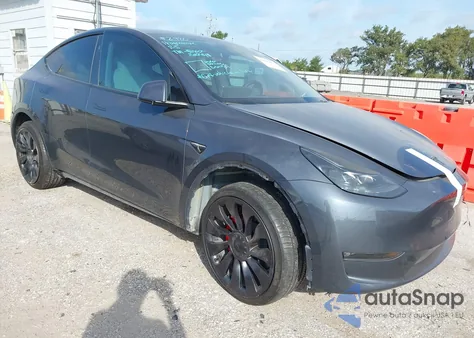 2023 Tesla Model Y Performance Dual Motor All-Wheel Drive z USA, uszkodzony, nr VIN 7SAYGDEF3PF968983